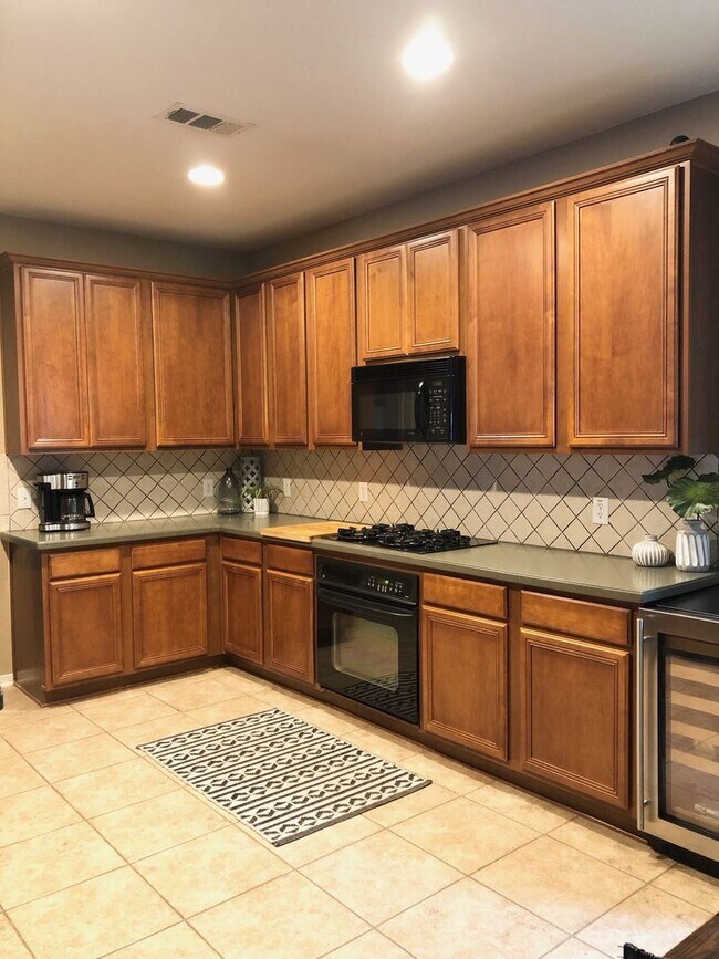 Foto del edificio - 5 bedroom 2.5 bathroom in Pecan Creek