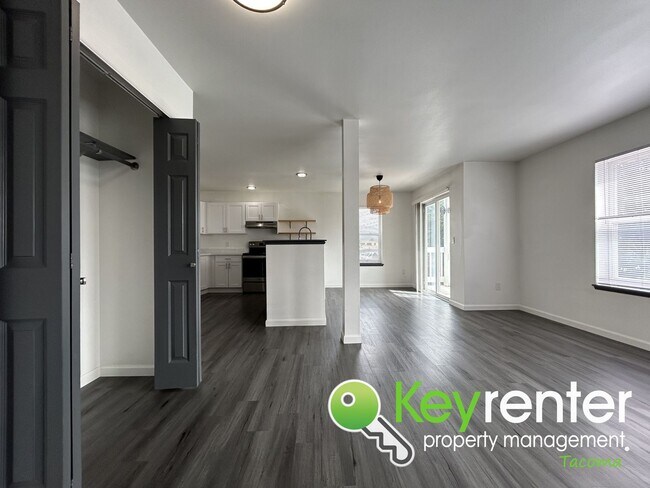 Building Photo - Exceptional 2 Bed 2 Bath Downtown Condo