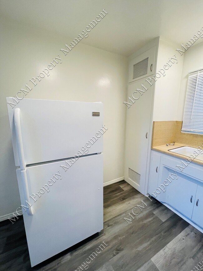 Unit 23 3/4 Kitchen - 23 Rose Ave