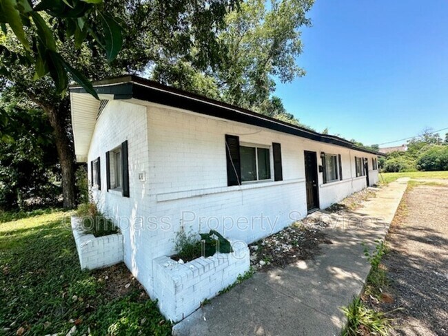 Building Photo - 1120 Elm Ave