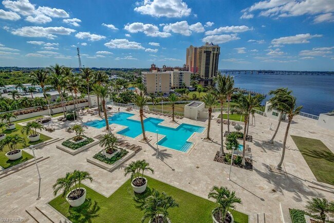 Foto del edificio - 3000 Oasis Grand Blvd