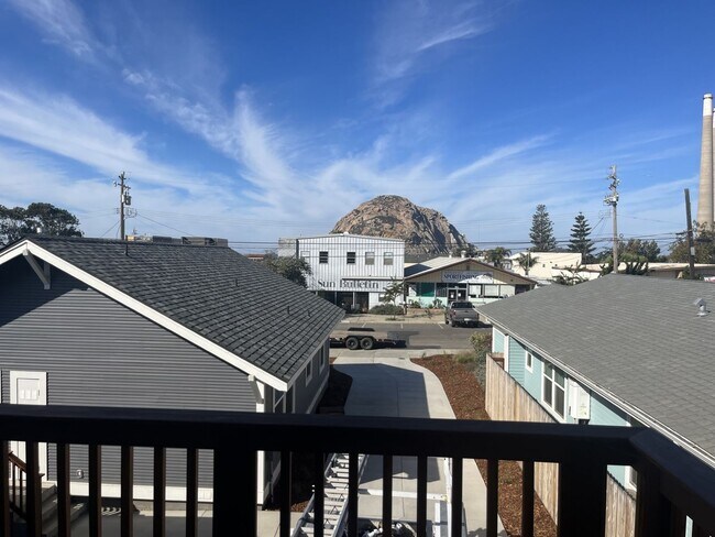 Foto del edificio - Gorgeous 3 Bedroom 2.5 Bath with views of Morro Rock
