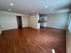 Building Photo - 625 E Cypress Ave