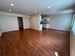 Building Photo - 625 E Cypress Ave
