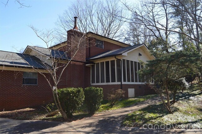 Foto del edificio - 516 S Green St