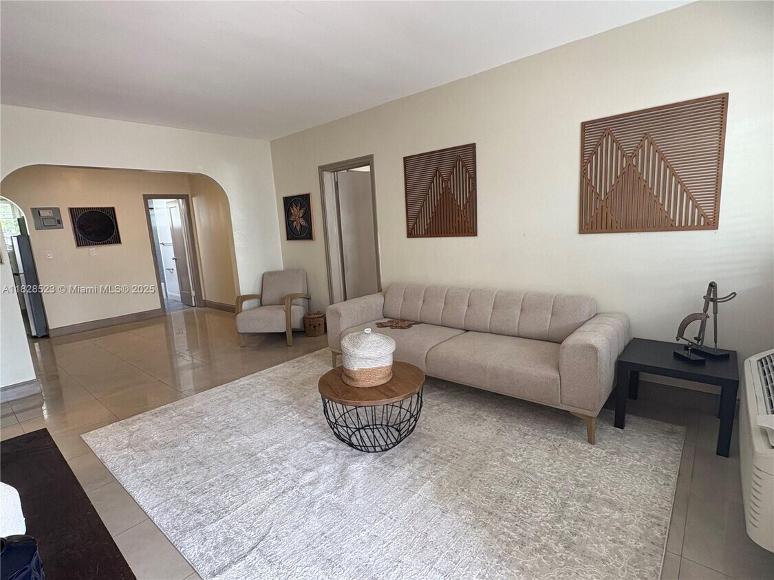 Foto principal - 503 75th St