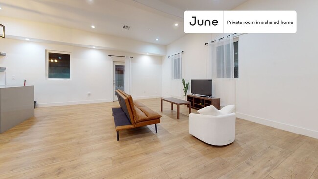 Foto del edificio - Private bedroom in 4 bed/4 bath Home