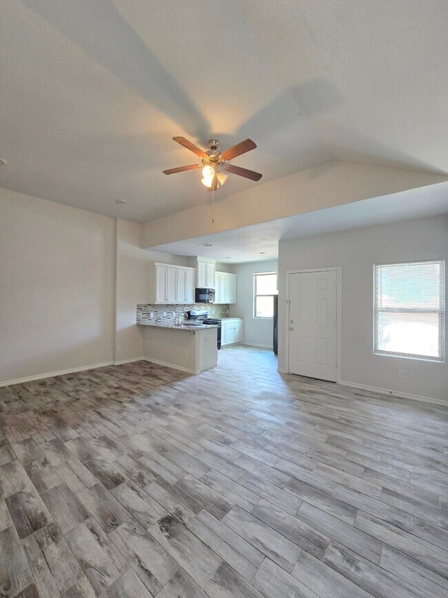 Foto del edificio - 4410 Larkspur St