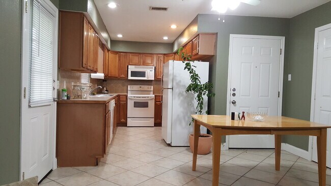 Building Photo - Three Bedroom w/ Garage - Coppell ISD