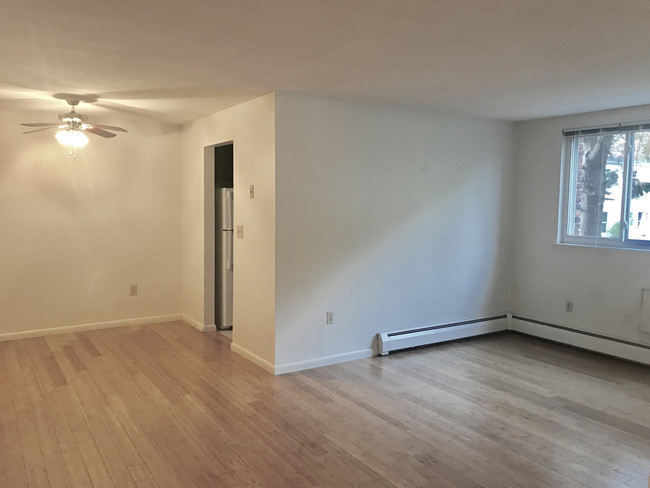 Building Photo - 144 Oakwood Ave