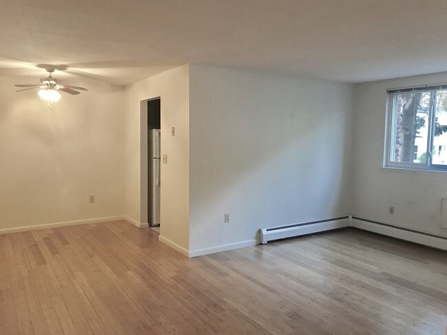 Foto del edificio - 144 Oakwood Ave