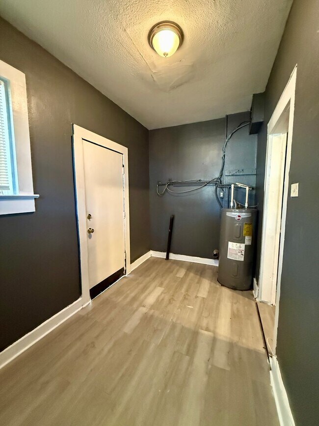 Foto del edificio - Wonderful 2 Bedroom a must see in Norwood.