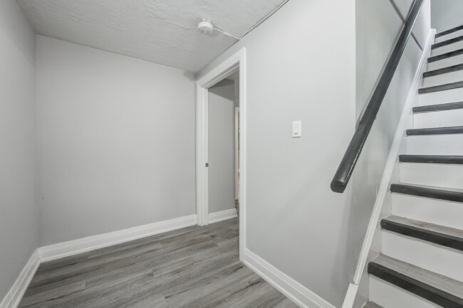 Building Photo - Stylish 1.5 Bedroom Apartment – All Utilities & Parking Included – $1,399/month