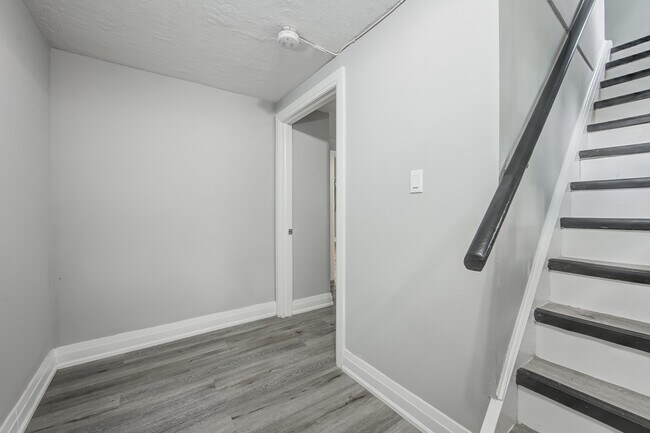 Photo du bâtiment - Stylish 1.5 Bedroom Apartment – All Utilities & Parking Included – $1,475/month