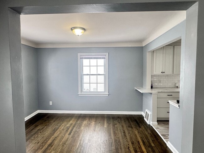 Building Photo - Updated Berkley Bungalow!