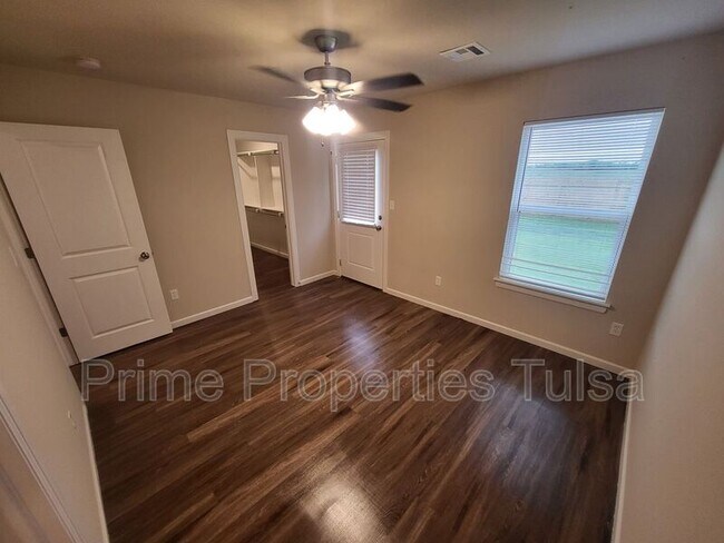 Building Photo - 1511 Rosewood Dr
