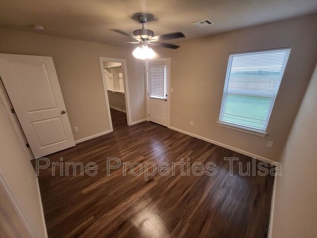 Foto del edificio - 1511 Rosewood Dr