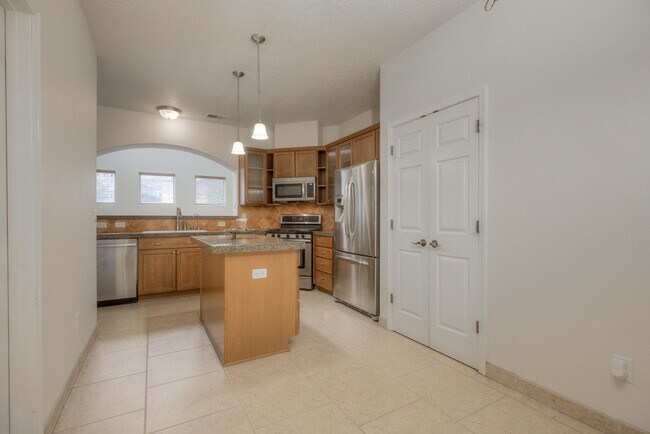Foto del edificio - 9120 Village Ave NE