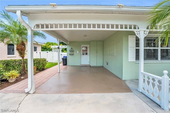 Building Photo - 1247 Royal Palm Dr
