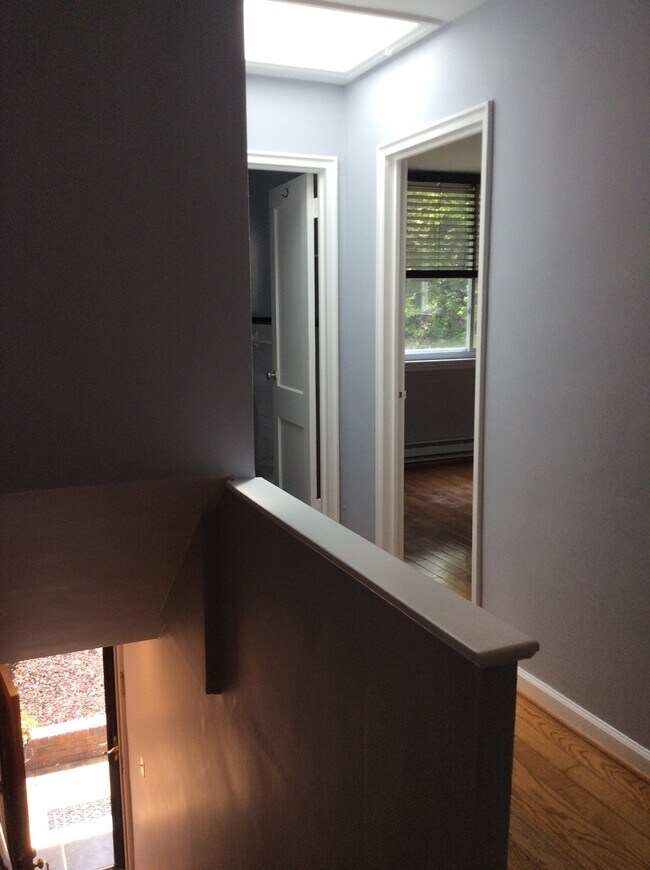 pasillo - 230 Varnum St NE