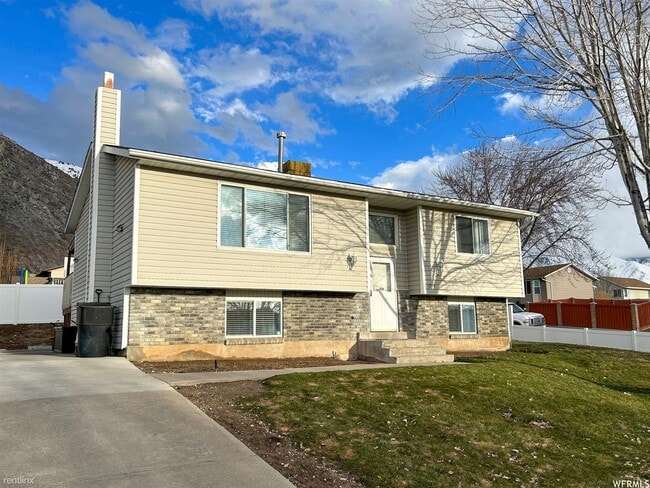 Building Photo - 2 br, 1 bath House - 1244 North 150 East S...