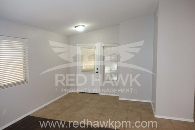 Foto del edificio - Freshly Painted Four Bedroom, Two Bathroom...