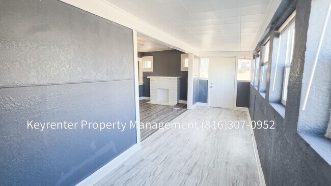 Building Photo - 2 Bed 1 Bath ready to rent!