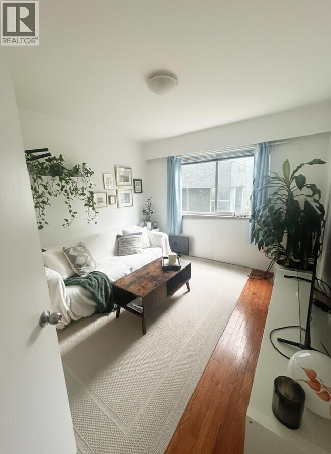 Photo du bâtiment - 1203 E 13th Ave