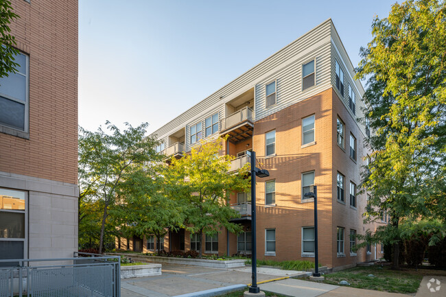 Building Photo - Summit Lofts