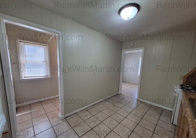 Foto del edificio - FOR RENT- 2 bedrooms on Ackermant! Pets Ok!