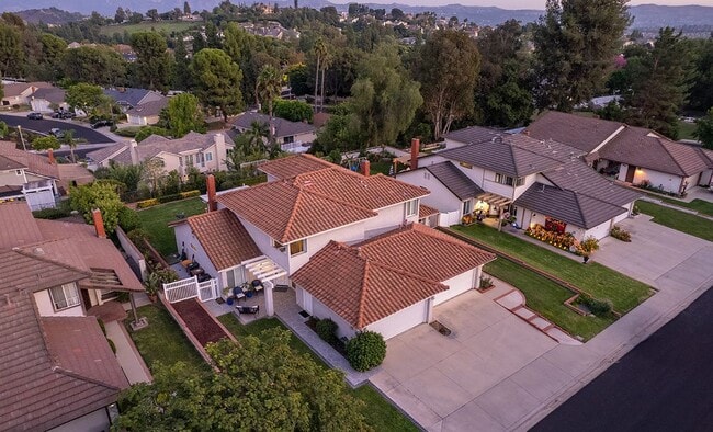 Building Photo - 3922 Ravenswood Dr