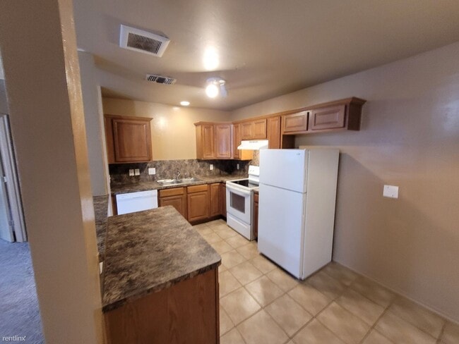 Building Photo - 3 br, 2 bath Duplex - 1701 Riviera Lane 1703