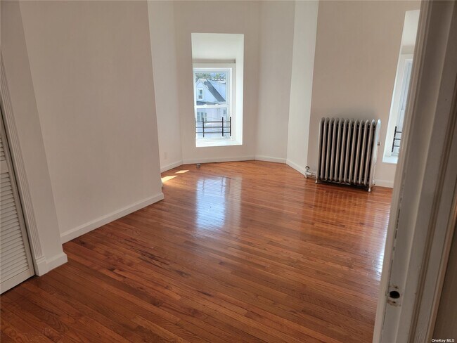 Foto del edificio - 91-03 102nd St