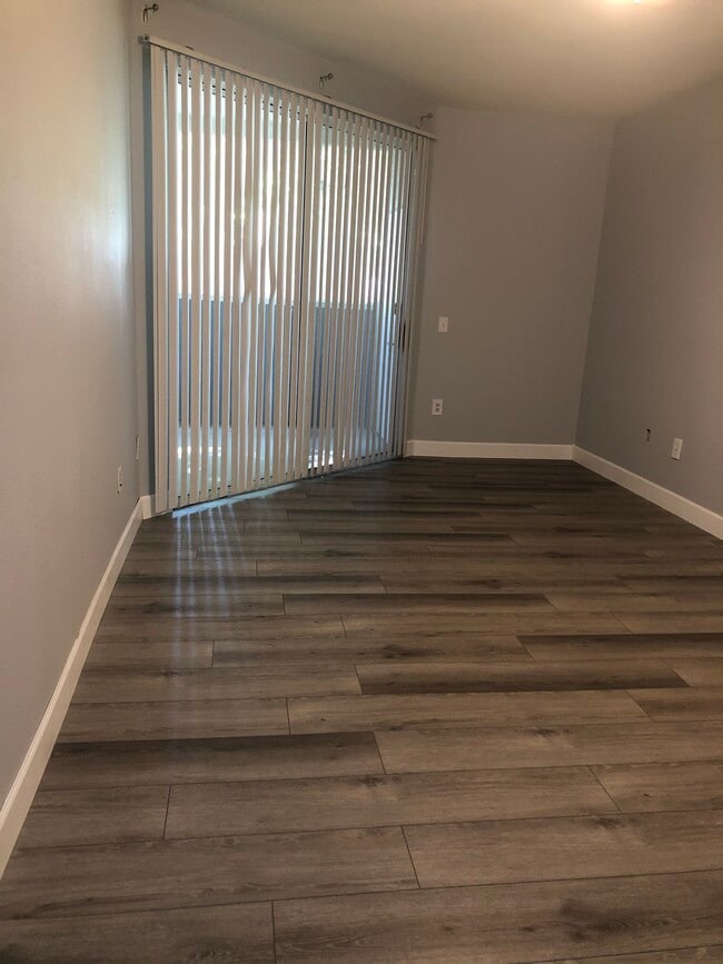 Large Main Bedroom - 3302 N 7th St