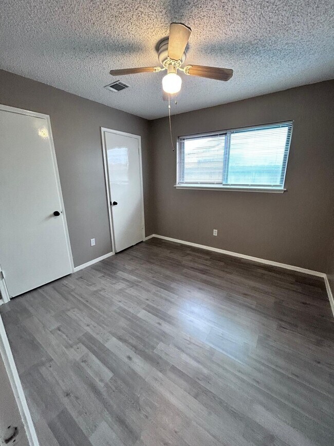 Foto del edificio - 4802 24th St E