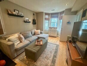 Building Photo - 14 Mercer St