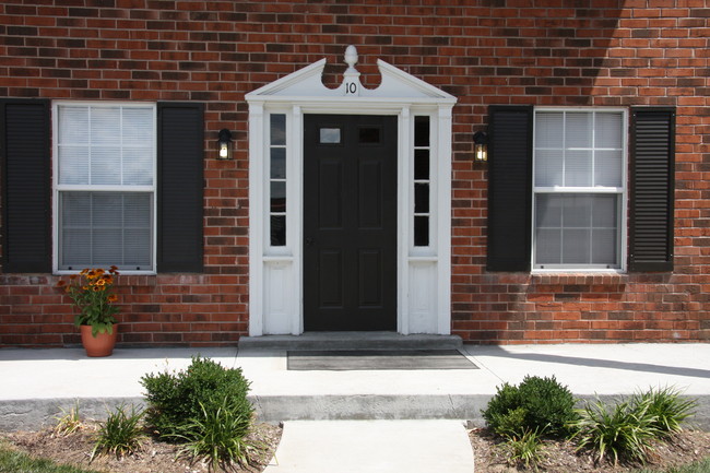 Front Entry - Cedarbrook Apartments