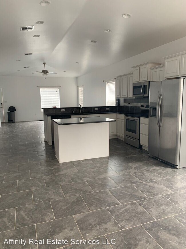 Foto del edificio - 4 br, 2 bath House - 401 N. Ash St.
