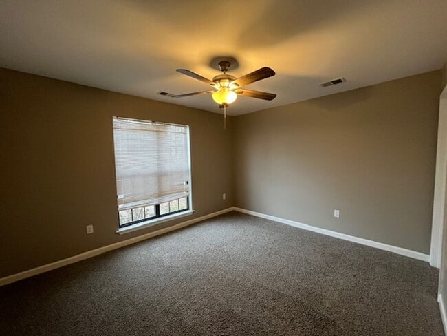 Building Photo - Renovated 2 Bedroom 2 Bath Home for Rent!