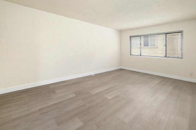 Living Room 2 - 2945 McClure St