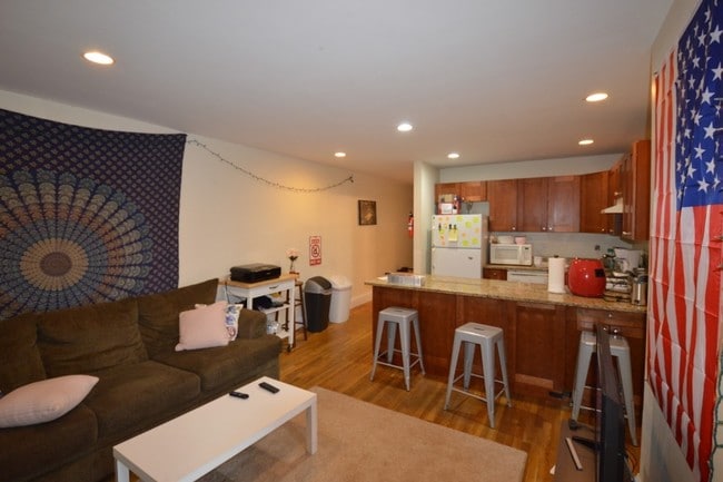 Building Photo - 62 Egmont St Building Photo - 62 Egmont St