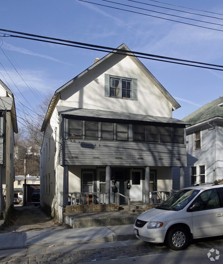 Building Photo - 45 Scudder Ave