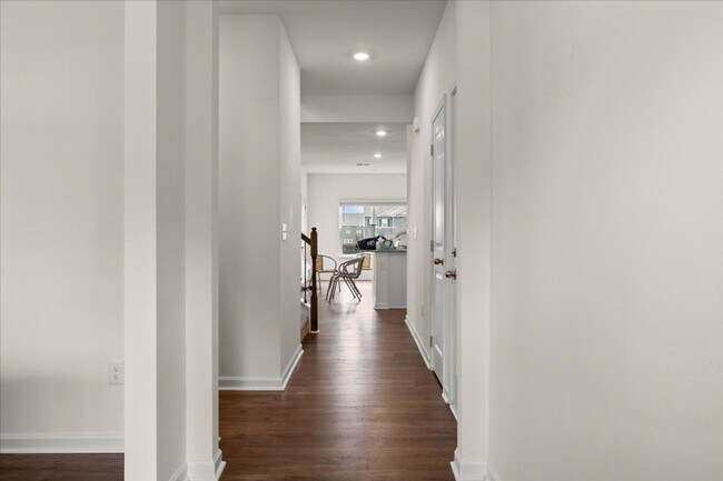 Foto del edificio - Modern 5 bedroom Home