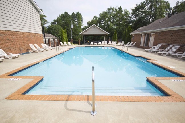 Piscina - Salem Manor Apartments