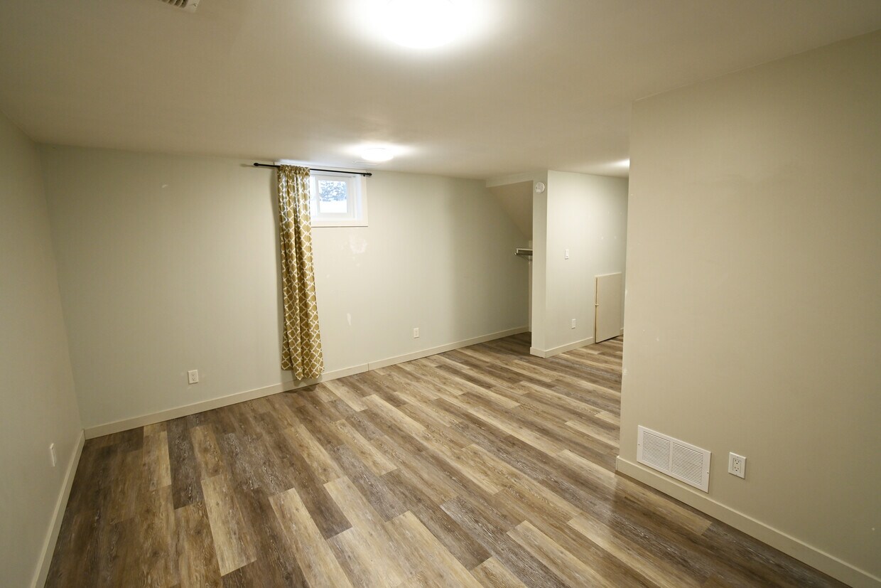 Primary Photo - 2401B Pine Street - Prince George, BC, Canada