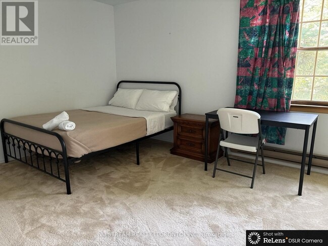 Photo du bâtiment - 5 Basswood Rd