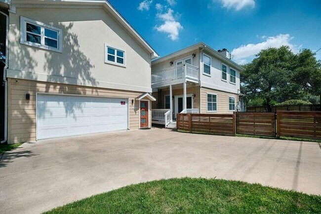 Building Photo - 901 W Mary St