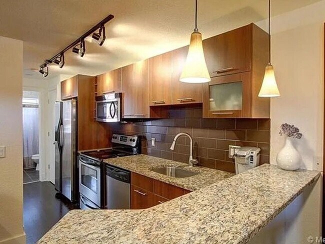 Foto del edificio - West Wash Park Condo | 1BD | In-Unit W/D | Parking Included