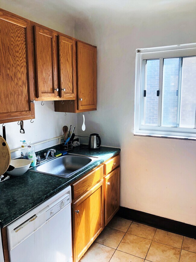 Unit #10 (2br) - 5612 Hempstead Rd