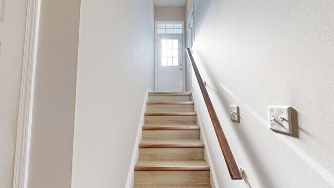 Photo du bâtiment - UNIT 8-3200 SINGLETON AVE-LOWER UNIT